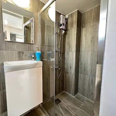 Adonis - Apartment